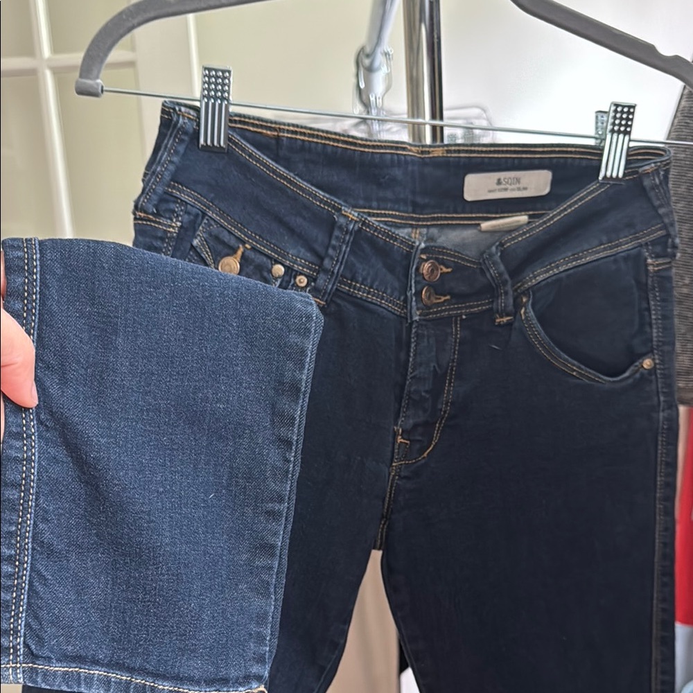 Blue Straight Leg Jeans with Classic Style